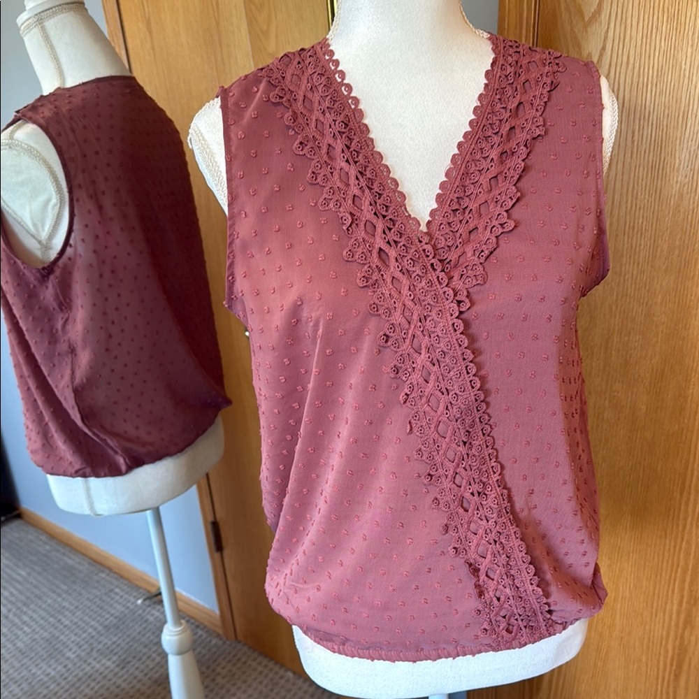 Elegant Lace Trim Sleeveless Top in Mauve